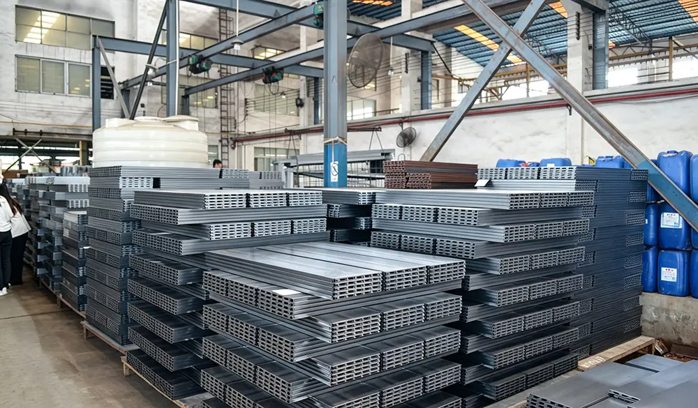 High-capacity monthly steel throughput of 30,000 tons