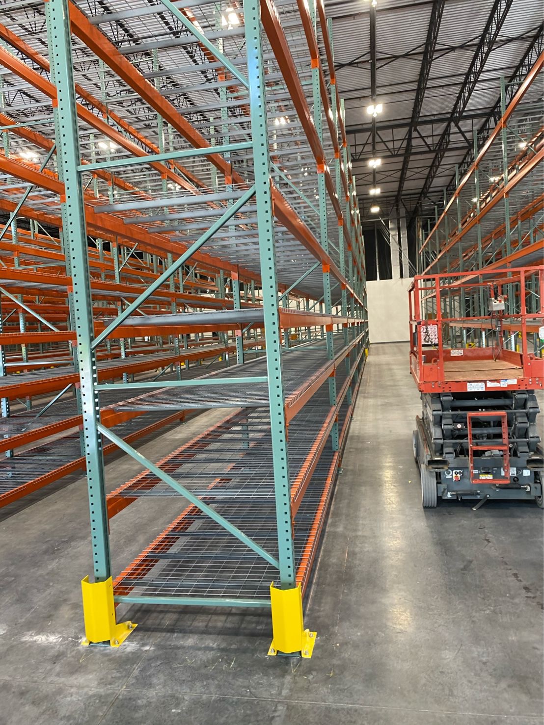 US Teardrop Pallet Racking Q235B Steel Heavy Duty Adjustable Warehouse Storage Shelving Galvanized Powder Coated Outdoor