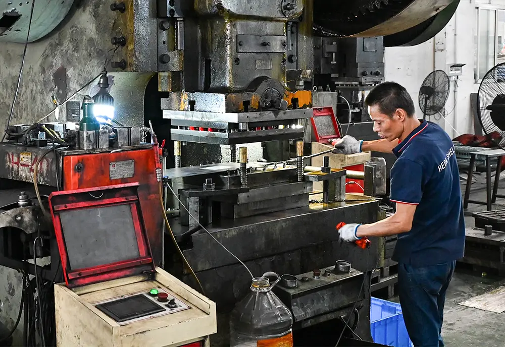 High speed multi-ton punching station for beam connectors