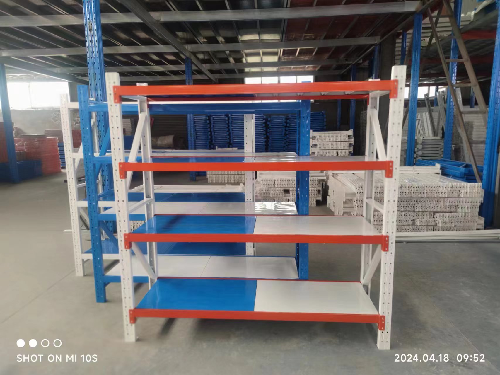 Medium Duty Steel Warehouse Rack Storage Shelf with 300 kg Capacity Adjustable Height Durable Construction for Garage Use