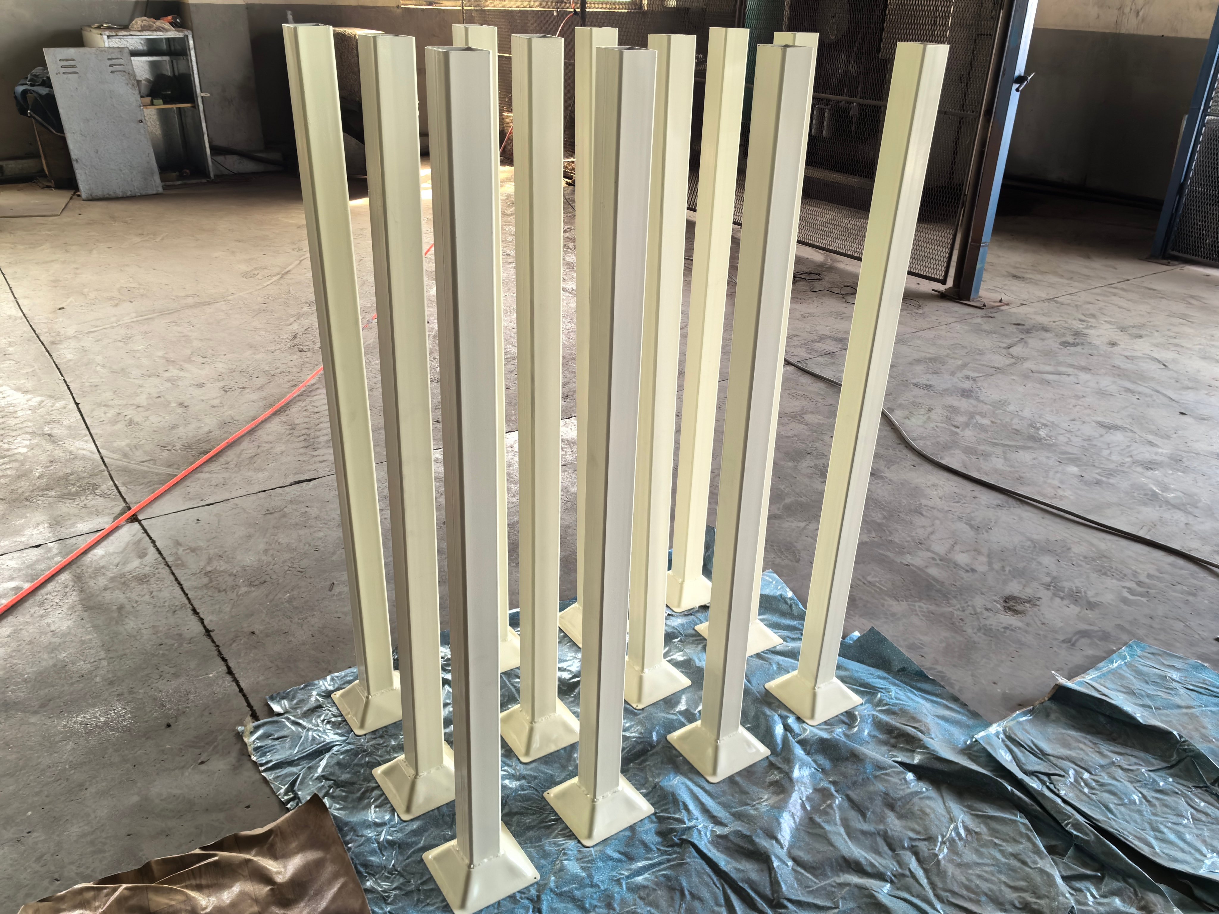 High Load Capacity Industrial Steel Post Pallet | Stackable Painted Metal Pallet For Cargo Stacking &amp; Warehouse Logistics