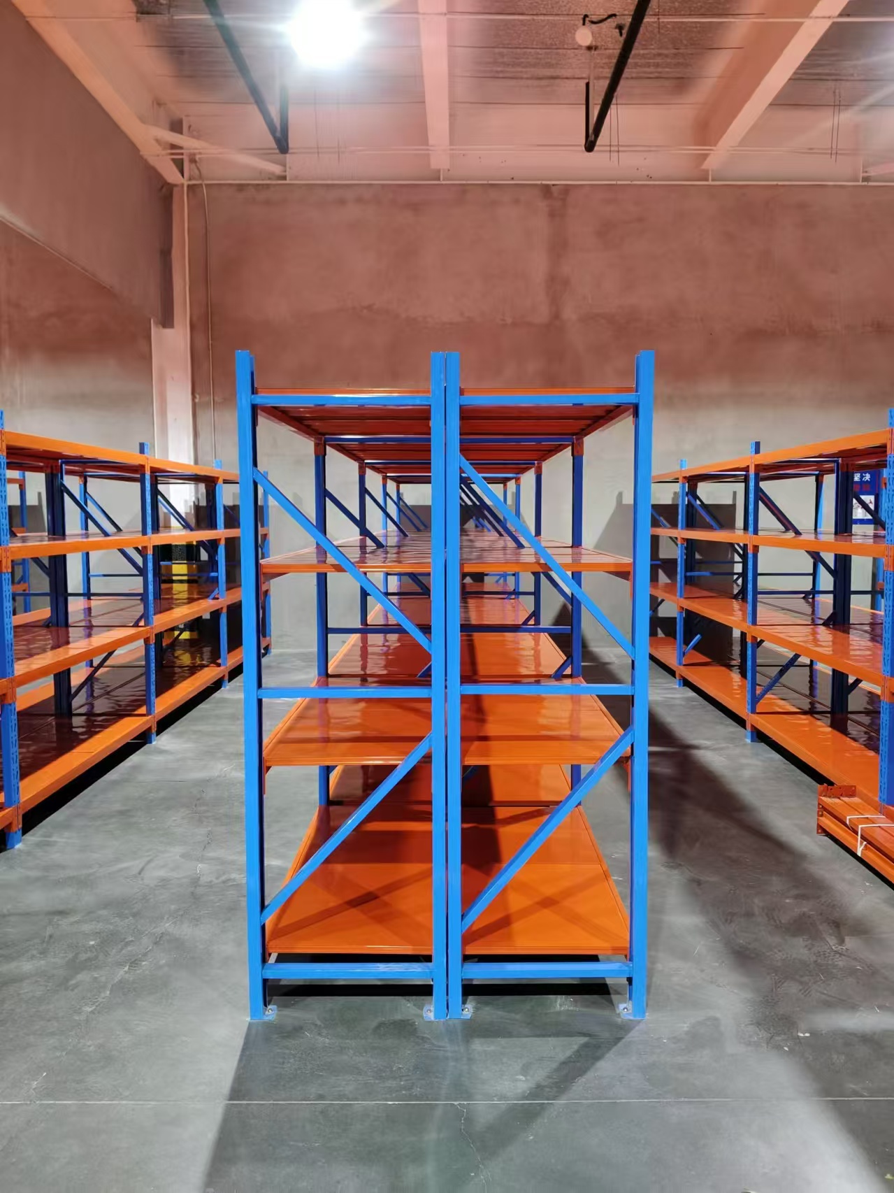 Medium Duty Steel Warehouse Rack Storage Shelf with 300 kg Capacity Adjustable Height Durable Construction for Garage Use